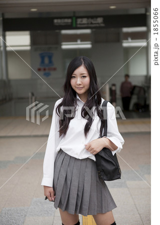 高校生 女の子 人物の写真素材