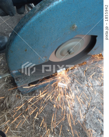 高速カッターでの切断作業 1855942