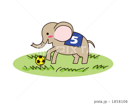 サッカーをする象のイラスト素材