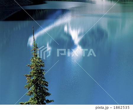 カナディアンロッキーのモレイン湖 1862535