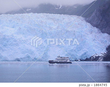 アラスカ キーナイ・フィヨルド湾の氷河クルーズ アラスカ キーナイ・フィヨルド湾の氷河クルーズ 1864745