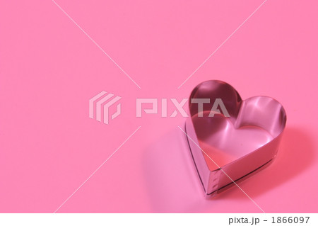 ハートの抜き型（バレンタインイメージ） 1866097