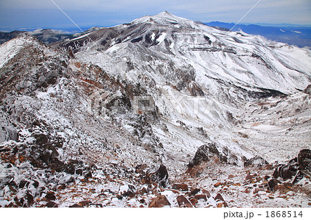 美瑛岳から見る初雪の十勝岳 美瑛岳から見る初雪の十勝岳 1868514