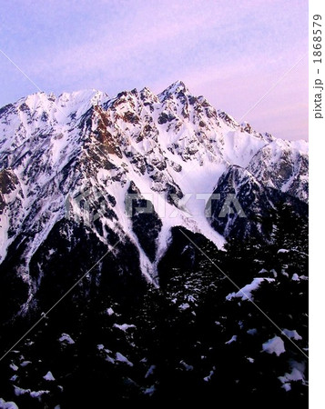 早春の穂高連峰 1868579