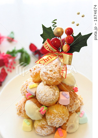 クリスマスケーキ タワーの写真素材