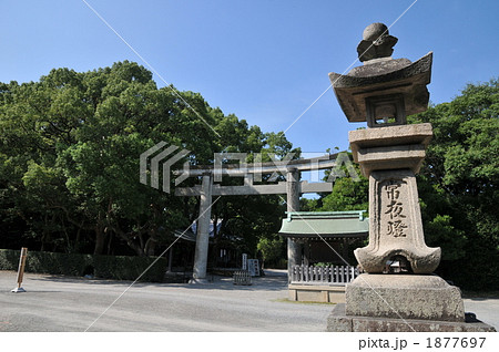 【紀伊国一宮】 日前神宮・国懸神宮の鳥居と大灯籠 和歌山県和歌山市 【紀伊国一宮】 日前神宮・国懸神宮の鳥居と大灯籠 和歌山県和歌山市 1877697
