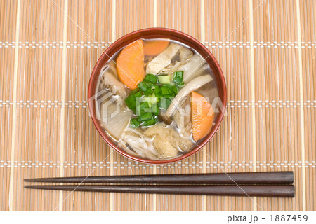 3種類のきのこを使ったきのこ汁・お椀盛り 1887459