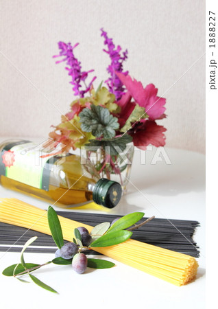 スパゲッティーニとオリーブ 1888227