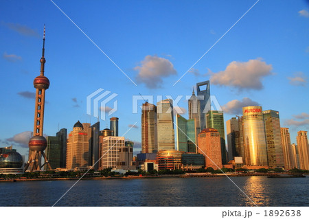外灘の高層ビル群(中国上海市) 外灘の高層ビル群(中国上海市) 1892638