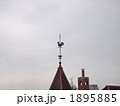 1895885