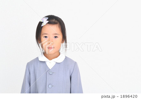 制服の幼稚園児 1896420