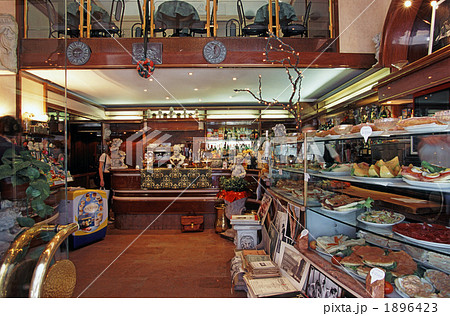 ミラノのバール 1896423