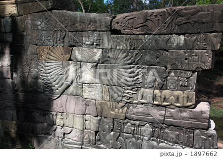 バンテアイ・チュマールの千手観音レリーフ バンテアイ・チュマールの千手観音レリーフ 1897662
