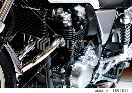 バイクのエンジン 1899815
