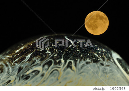 満月とシャボン玉の惑星 1902543
