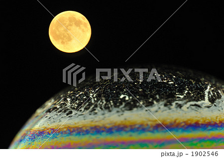 満月と虹色のシャボン玉 1902546