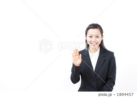 面接を受ける女性 面接を受ける女性 1904457