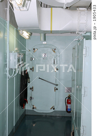 護衛艦の艦内防水扉 護衛艦の艦内防水扉 1905433
