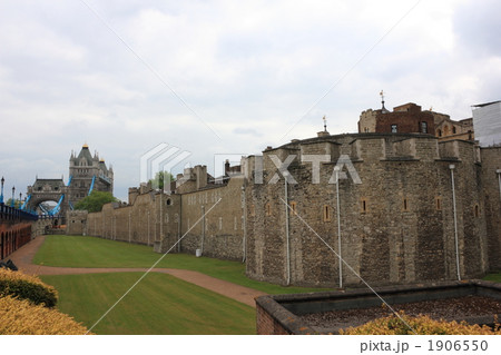 ロンドン塔とタワーブリッジ 1906550