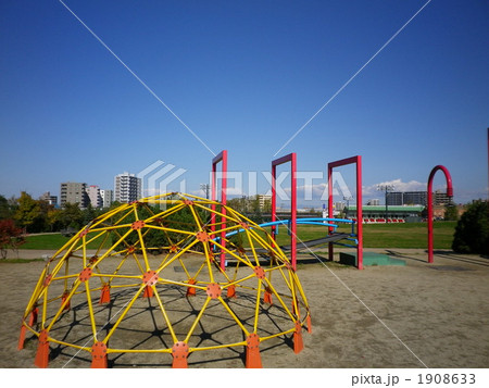 晴れの日の公園 1908633