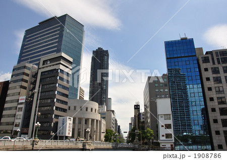 大阪・北浜のビル群 1908786