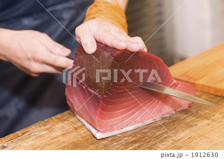 鮪を捌く 1912630