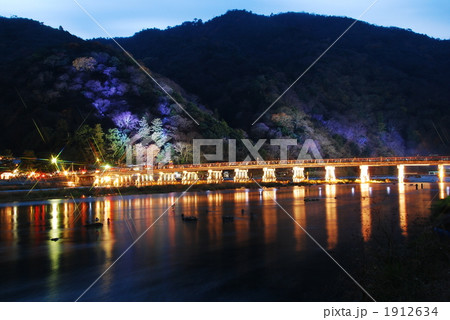 京都嵐山花灯路（夕暮れ時） 1912634