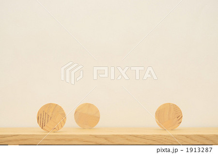 1913287