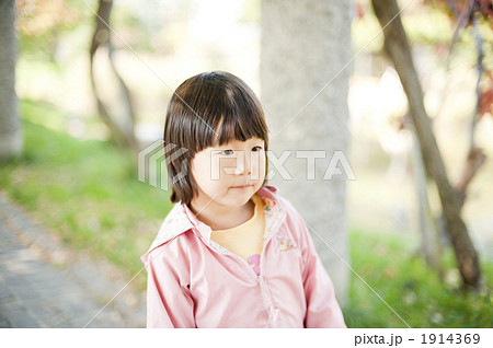 散歩する女の子 散歩する女の子 1914369