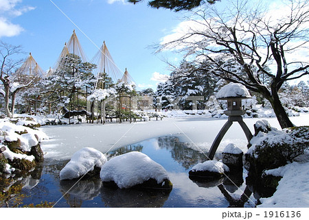 冬の兼六園の写真素材