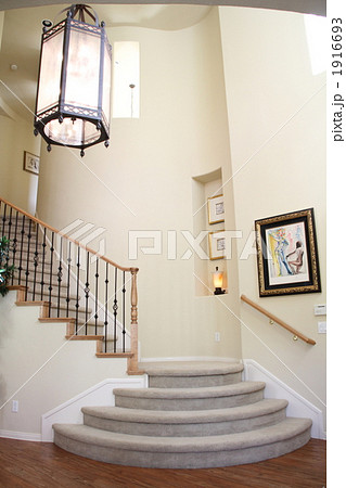 玄関ホール 玄関 階段の写真素材