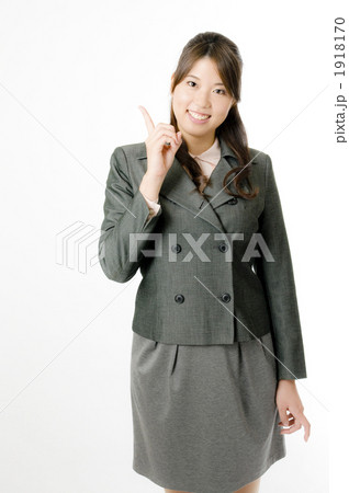 指差す女性社員 指差す女性社員 1918170