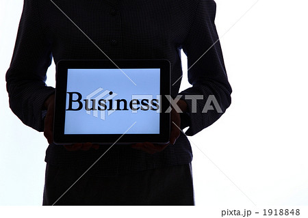 iPadの画面に表示された文字Businessを見せる女性 iPadの画面に表示された文字Businessを見せる女性 1918848