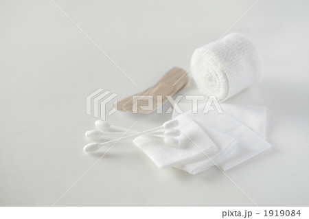 傷の手当 1919084