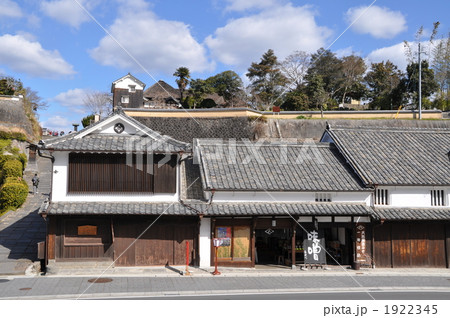 杵築の名所「酢屋の坂」の下にある『綾部味噌醸造元』は城下町杵築を代表する商家 1922345