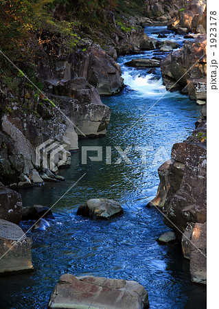 厳美渓の奇岩 1923178
