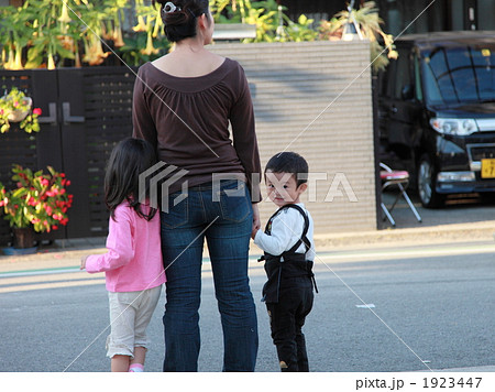1923447