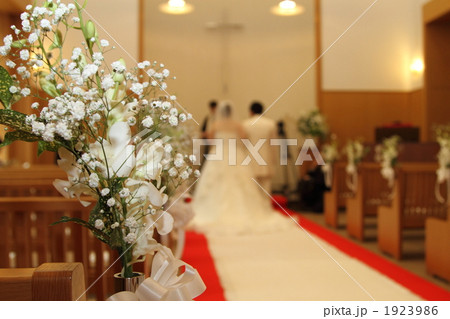 教会　挙式　チャペル　　新郎新婦　① 1923986