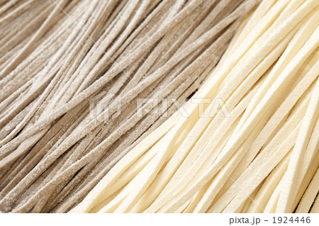 ソバとうどんの生麺 1924446