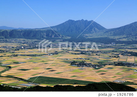 阿蘇谷と阿蘇根子岳 1926786