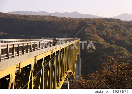 八ヶ岳高原大橋の紅葉の写真素材