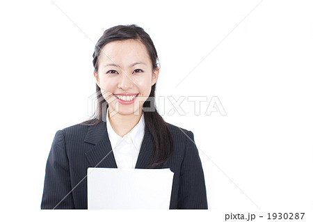 書類を持つ女性 書類を持つ女性 1930287