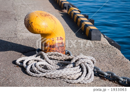 黄色の繋船柱 1933063
