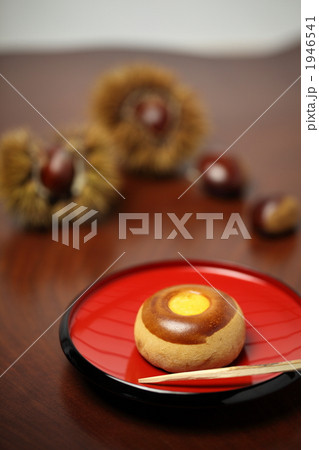 栗饅頭と栗の実 1946541