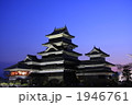 松本城　春の夕暮れ 1946761