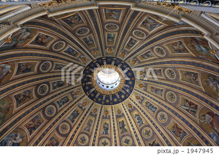 サン・ピエトロ大聖堂のクーポラ内側壁面 1947945