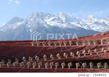 中国　玉龍雪山を望む野外ショー『印象麗江』　 1948604