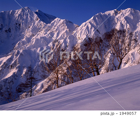 雪の鹿島槍ヶ岳 北アルプス遠見尾根より の写真素材