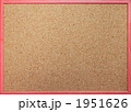 赤枠のコルクボード 1951626