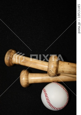 竹バットと硬球 1953185